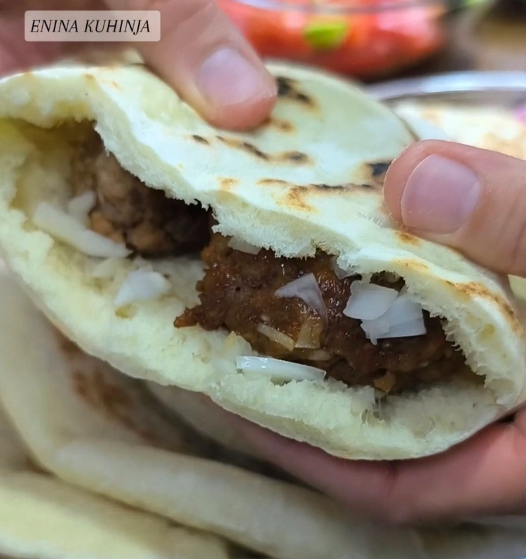 Enina Kuhinja - Ćevapi i balon lepinje - Spajanje domaćih ćevapa i balon lepinja