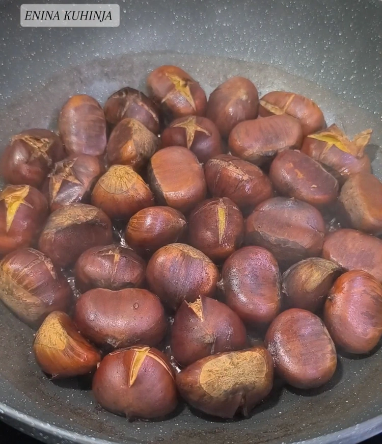 2 – Enina Kuhinja – Pečeni kesten u tiganju – Prvi deo pripreme Enina Kuhinja - Pečeni kesten u tiganju - Prvi deo pripreme