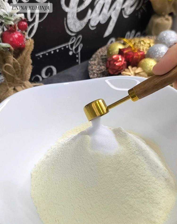 1 – Enina Kuhinja – Posna i mrsna pita iz tiganja – Priprema sastojaka Enina Kuhinja - Posna i mrsna pita iz tiganja - Priprema sastojaka