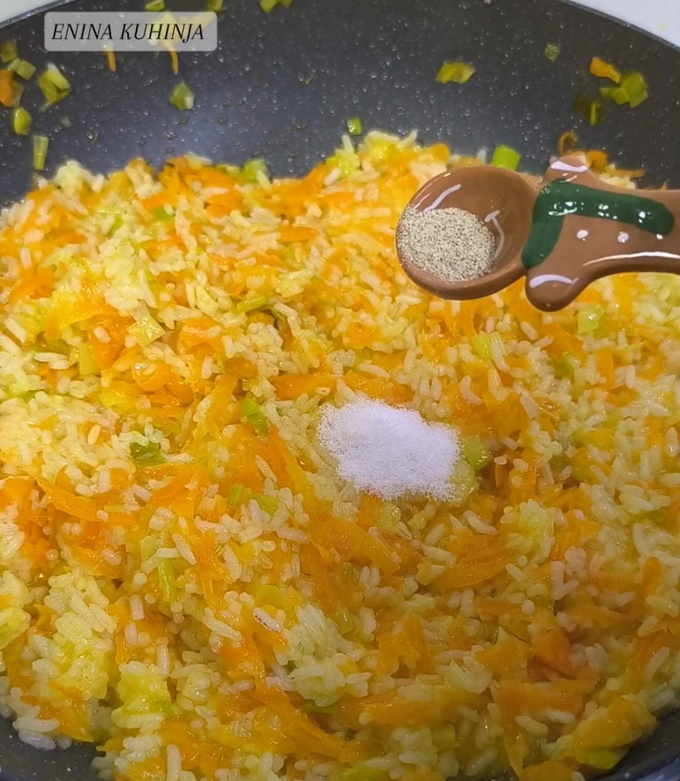 2 – Enina Kuhinja – Brze posne pitice – Kuvanje pirinča i dinstanje povrća Enina Kuhinja - Brze posne pitice - Kuvanje pirinča i dinstanje povrća