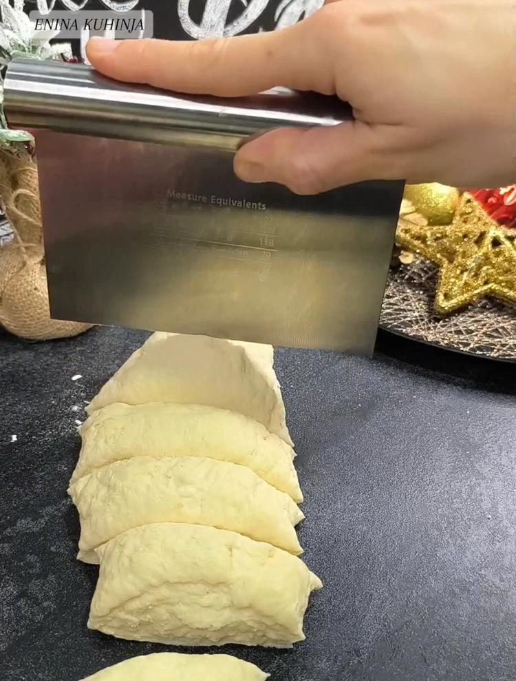 2 – Enina Kuhinja – Posna i mrsna pita iz tiganja – Obrada testa Enina Kuhinja - Posna i mrsna pita iz tiganja - Obrada testa