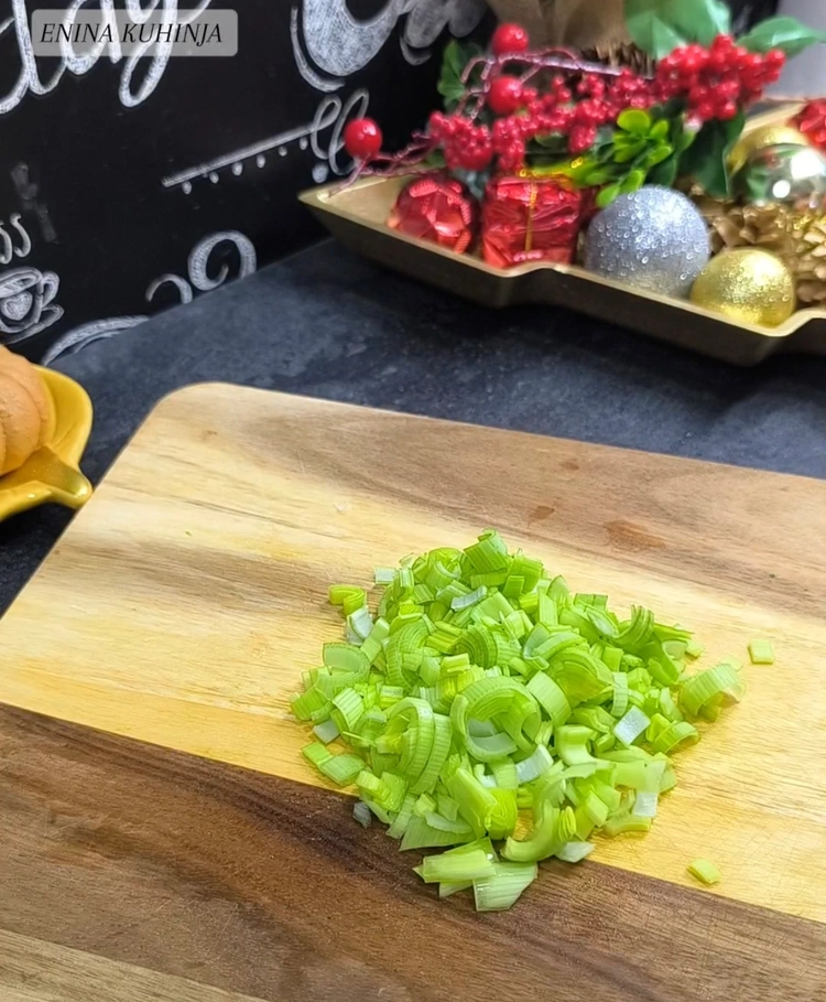 Enina Kuhinja - Posne pljeskavice od sočiva - Priprema luka