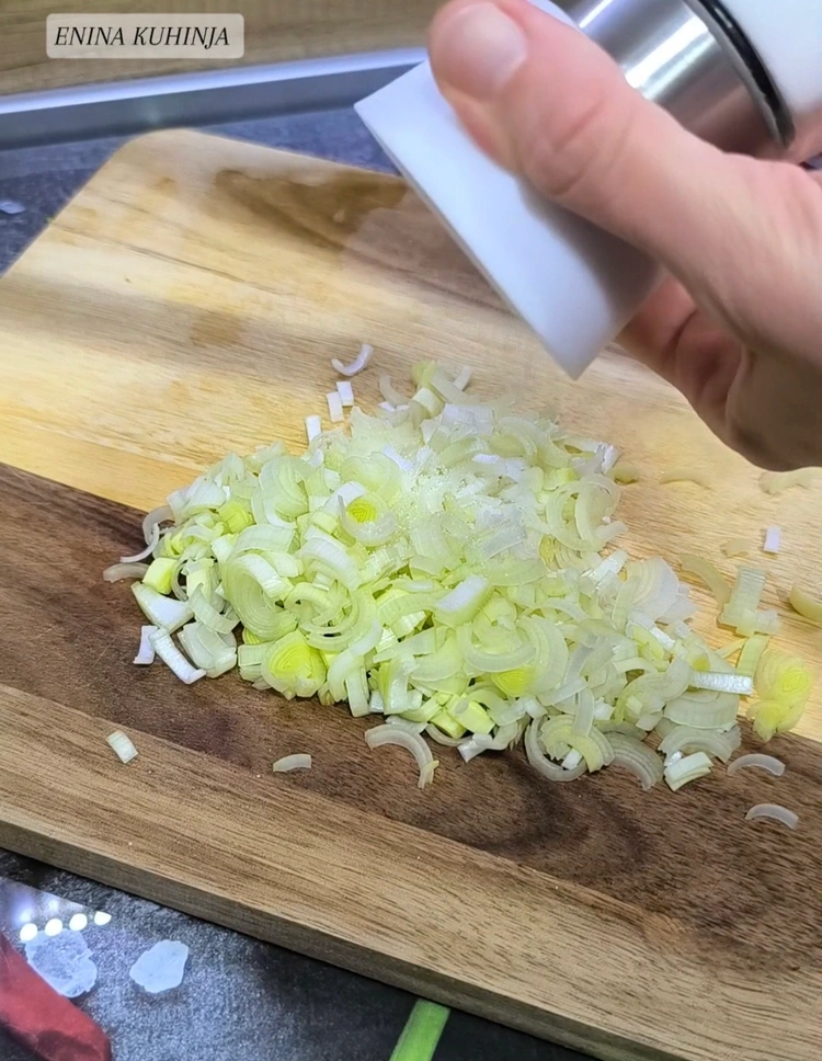 3 – Enina Kuhinja – Posna i mrsna pita iz tiganja – Priprema nadeva Enina Kuhinja - Posna i mrsna pita iz tiganja - Priprema nadeva