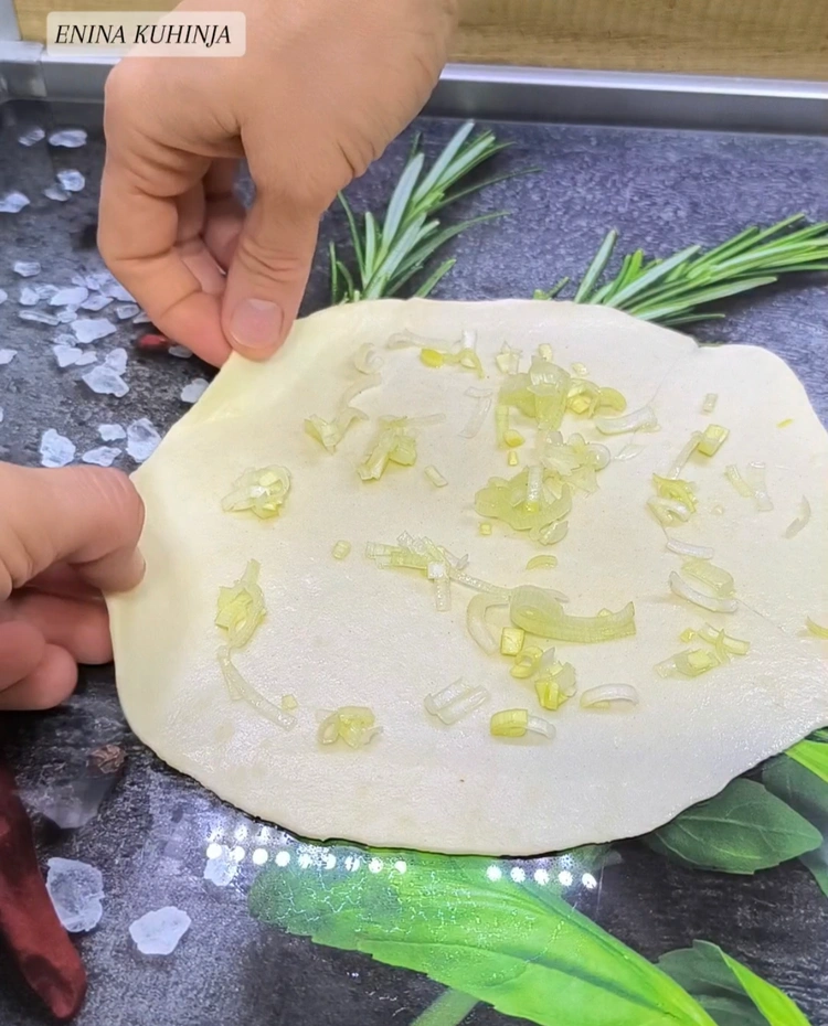 4 – Enina Kuhinja – Posna i mrsna pita iz tiganja – Oblikovanje jufki Enina Kuhinja - Posna i mrsna pita iz tiganja - Oblikovanje jufki