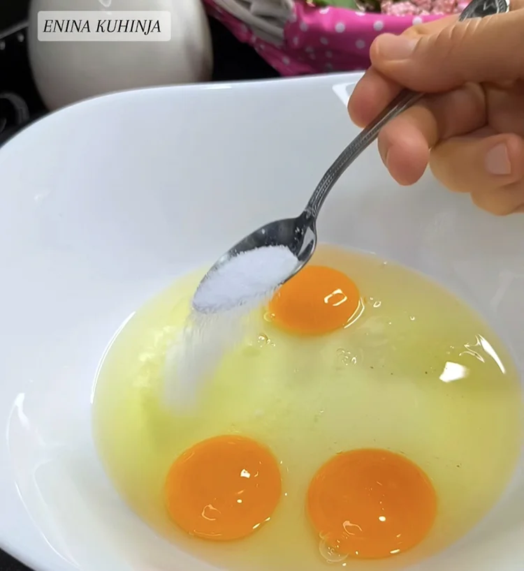 Enina kuhinja - Pita sa ovsenim pahuljicama - Mokri sastojci i mućenje