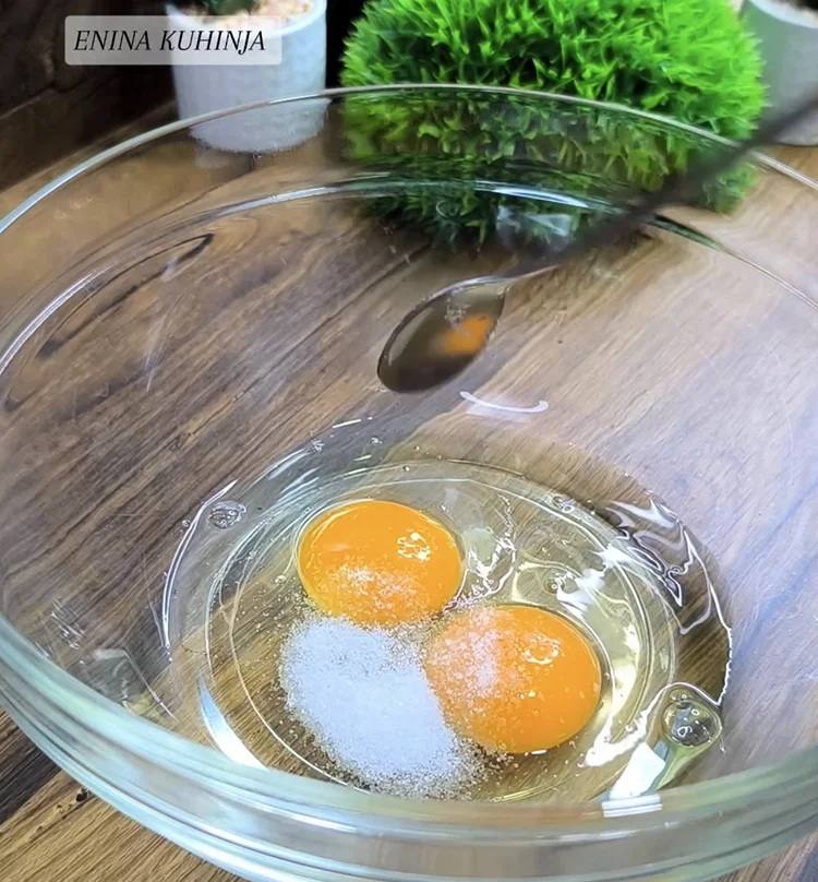 2 – Enina Kuhinja – Slane galete sa tikvicom – Mućenje smese Enina Kuhinja - Slane galete sa tikvicom - Mućenje smese