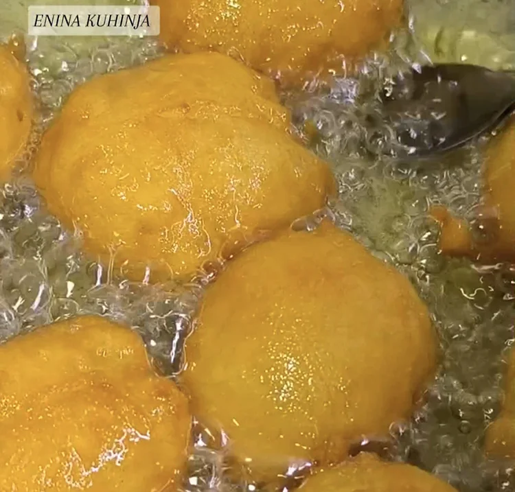 Enina Kuhinja - Brzi uštipci sa jabukom - Prženje - bez upijanja puno ulja