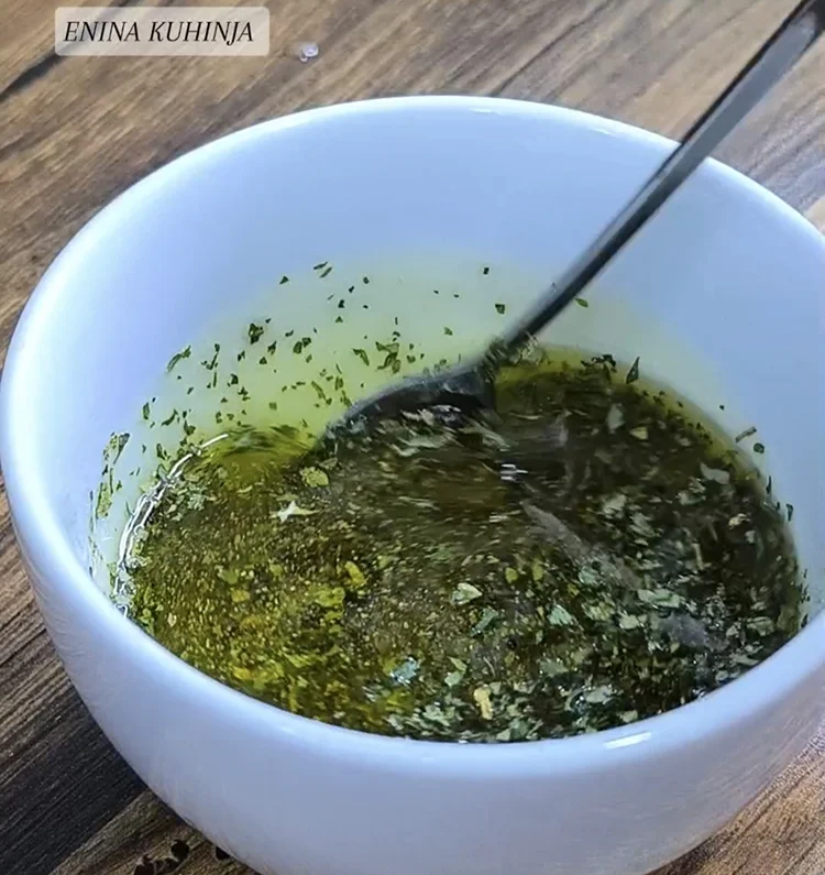 Enina Kuhinja - Fileti soma iz rerne - Priprema marinade za filete soma