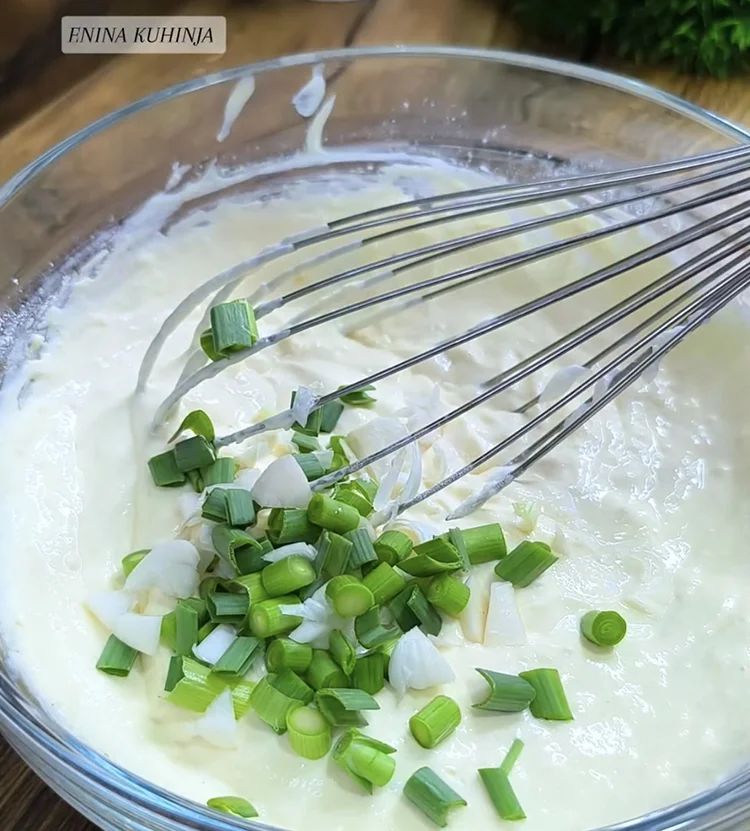 Enina Kuhinja - Paprike sa belim lukom i pavlakom - Priprema kremaste smese