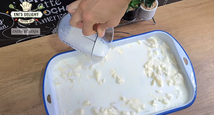 Enina Kuhinja - Zapecene makarone sa sirom - Prelivanje mlekom - najbitniji deo