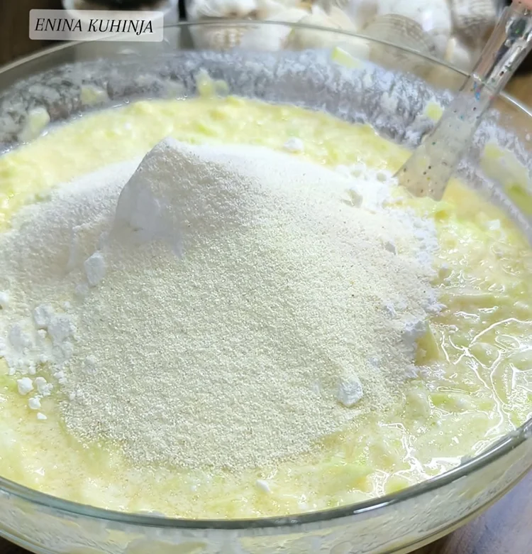 Enina Kuhinja - Brza pita sa tikvicama - Sipanje suvih sastojaka