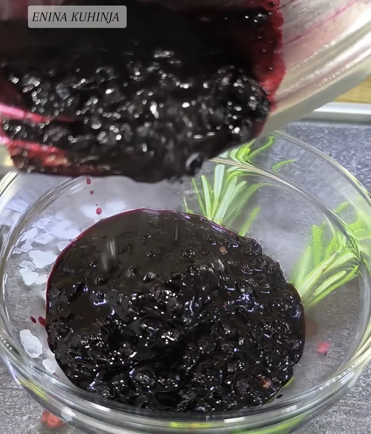 Enina Kuhinja - Kremasta Mak Torta - Voćni sloj