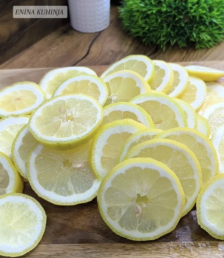 2 – Enina Kuhinja – Sirup od zove – Priprema sastojaka – Limun Enina Kuhinja - Sirup od zove - Priprema sastojaka - Limun