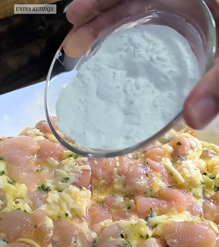 3 – Enina Kuhinja – Pilece Pljeskavice – Priprema smese Enina Kuhinja - Pilece Pljeskavice - Priprema smese