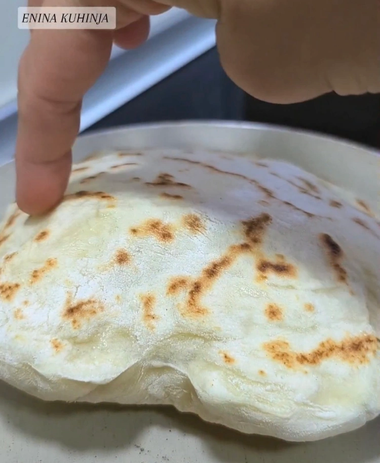 5 – Enina Kuhinja – Ćevapi i balon lepinje – Pečenje balon lepinja Enina Kuhinja - Ćevapi i balon lepinje - Pečenje balon lepinja