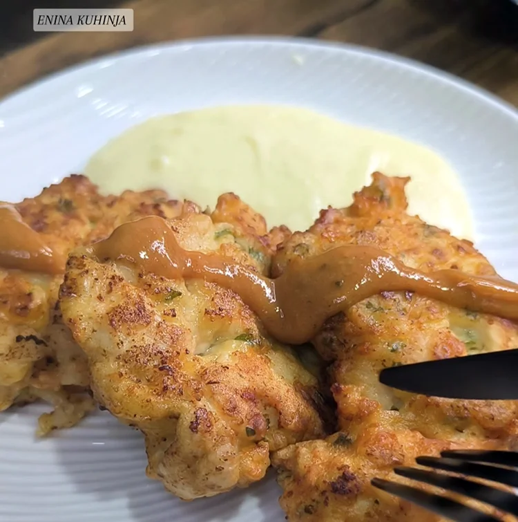 5 – Enina Kuhinja – Pilece Pljeskavice – Posluživanje Enina Kuhinja - Pilece Pljeskavice - Posluživanje