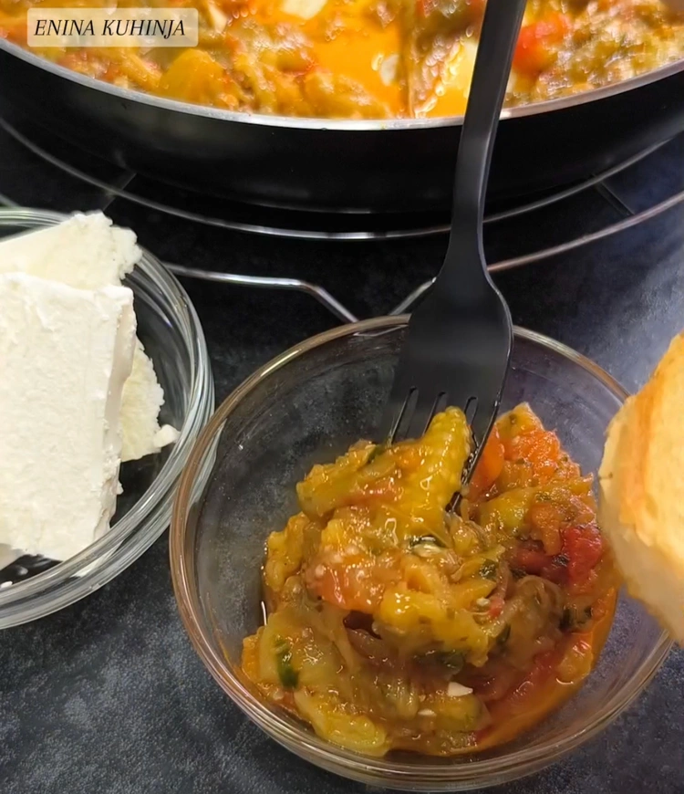 Enina Kuhinja - Przeni patlidzan i paradajz - Završetak i posluživanje
