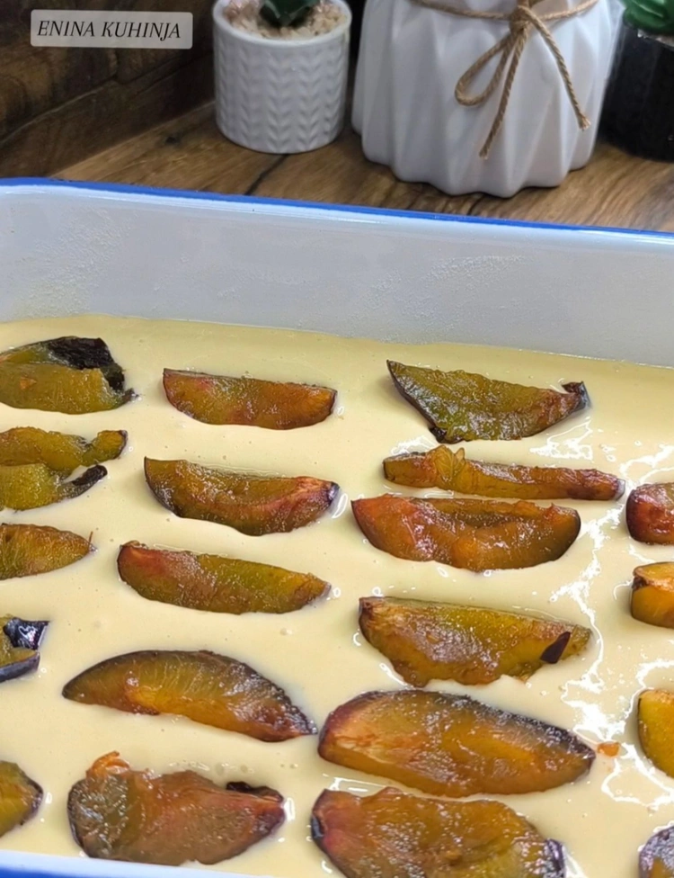 Enina Kuhinja - Brzi kolac sa sljivama - Pečenje