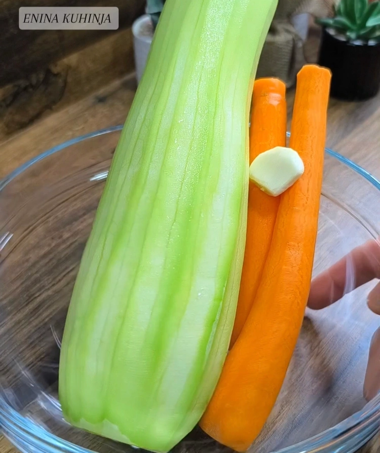 1 – Enina Kuhinja – Brzi SLANI ROLAT sa tikvicama – Priprema sastojaka Enina Kuhinja - Brzi SLANI ROLAT sa tikvicama - Priprema sastojak