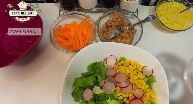 1 – Enina Kuhinja – Posna salata sa tunjevinom – Priprema sastojaka Enina Kuhinja - Posna salata sa tunjevinom - Priprema sastojaka