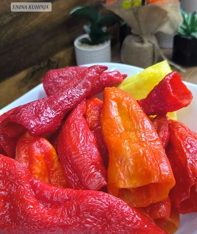 Enina Kuhinja - Salata sa pečenim paprikama - Priprema sastojaka
