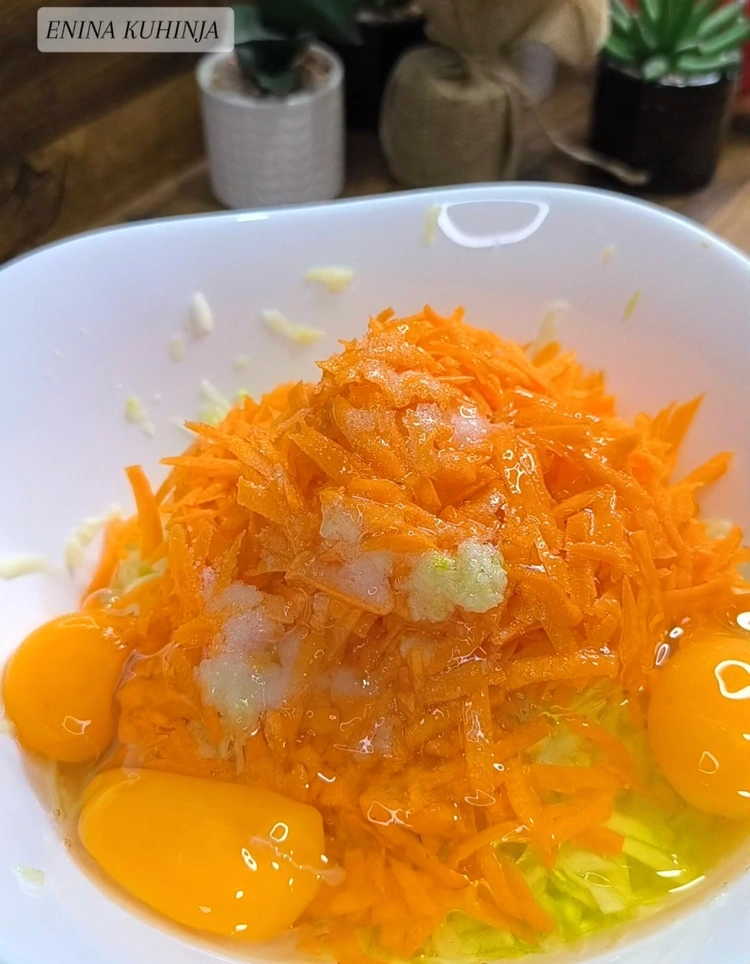 2 – Enina Kuhinja – Brzi SLANI ROLAT sa tikvicama – Mešanje Enina Kuhinja - Brzi SLANI ROLAT sa tikvicama - Mešanje