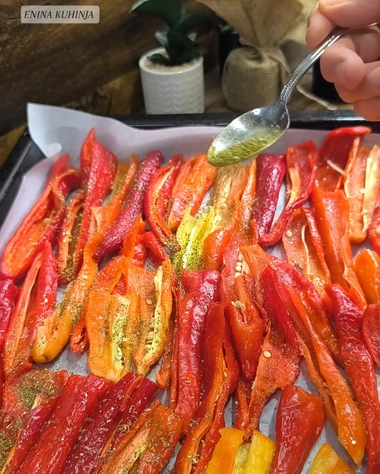 Enina Kuhinja - Salata sa pečenim paprikama - Pečenje