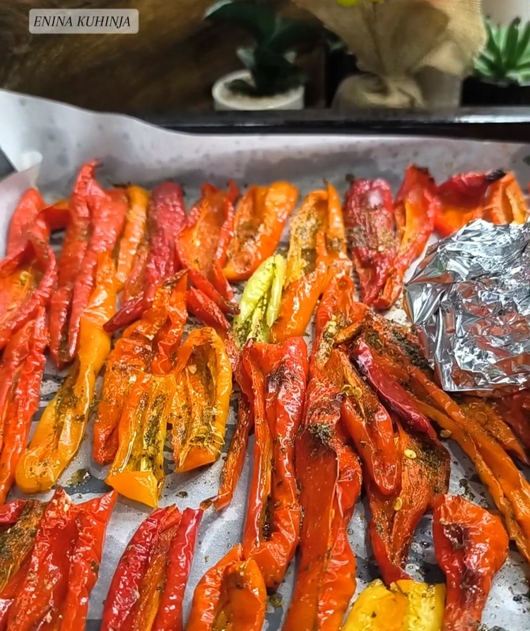 Enina Kuhinja - Salata sa pečenim paprikama - Gotova salata