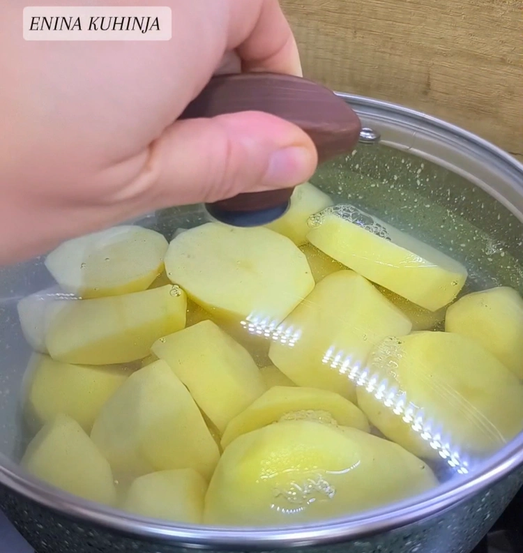 Enina Kuhinja - Posna krompir salata - Priprema sastojaka