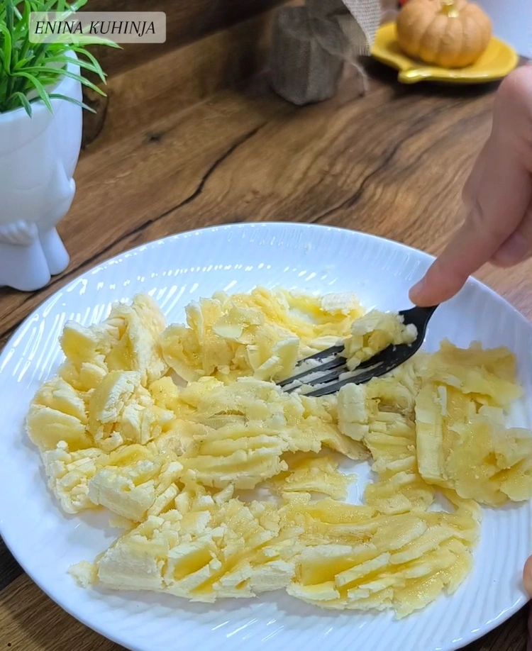 1 – Enina Kuhinja – Posni kolač sa bananom – Priprema sastojaka Enina Kuhinja - Posni kolač sa bananom - Priprema sastojaka