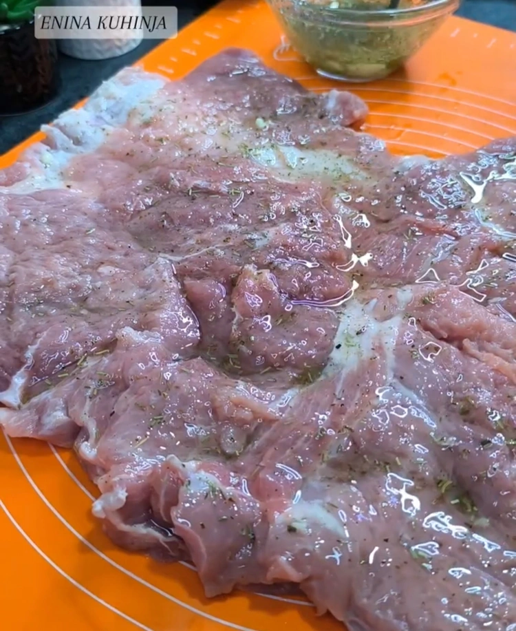 2 – Enina Kuhinja – Najsočnija rolovana prasetina – Mariniranje Enina Kuhinja - Najsočnija rolovana prasetina - Mariniranje
