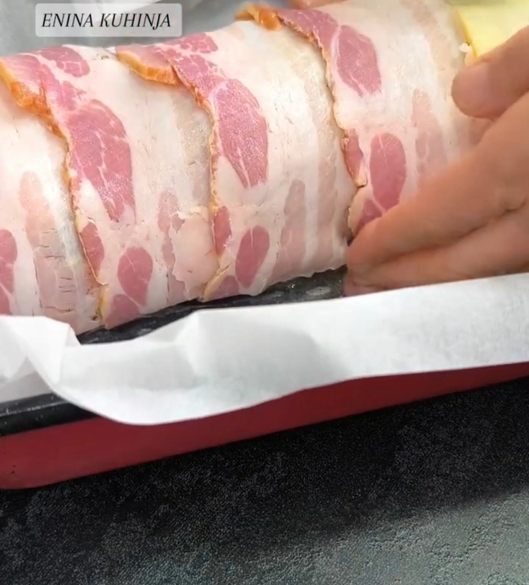 4 – Enina Kuhinja – Najsočnija rolovana prasetina – Formiranje i pečenje Enina Kuhinja - Najsočnija rolovana prasetina - Formiranje i pečenje