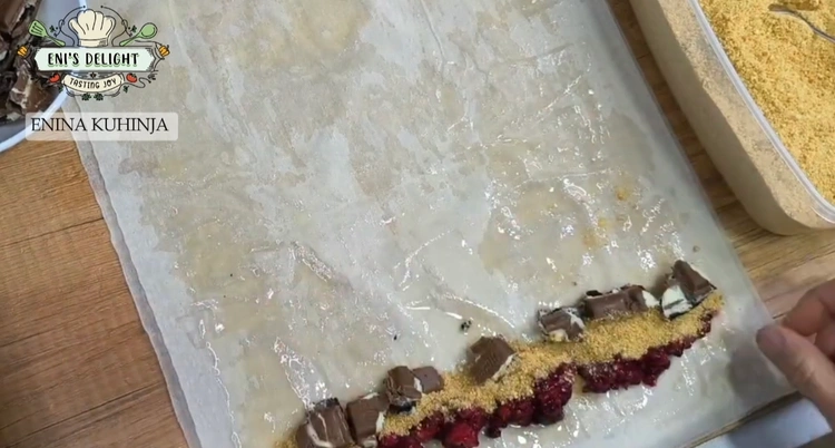 Enina Kuhinja - Najsočnija voćna baklava - Filovanje i rolanje