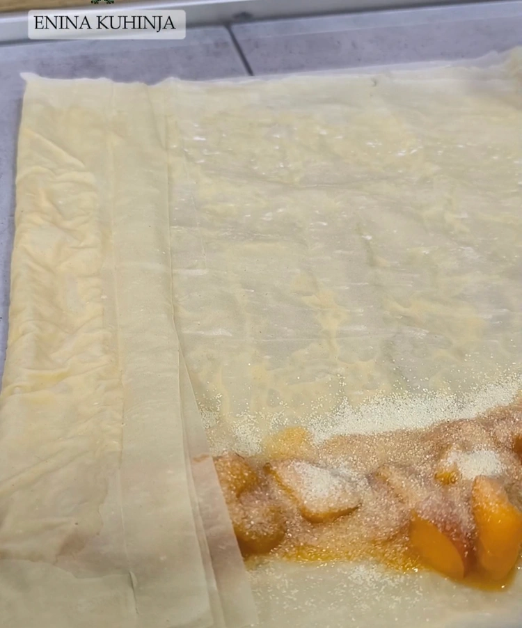 Enina Kuhinja - Pita sa kajsijama - Slaganje pite