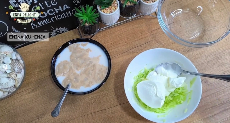 Enina Kuhinja - Domaći Giros recept - Priprema tzatziki salate