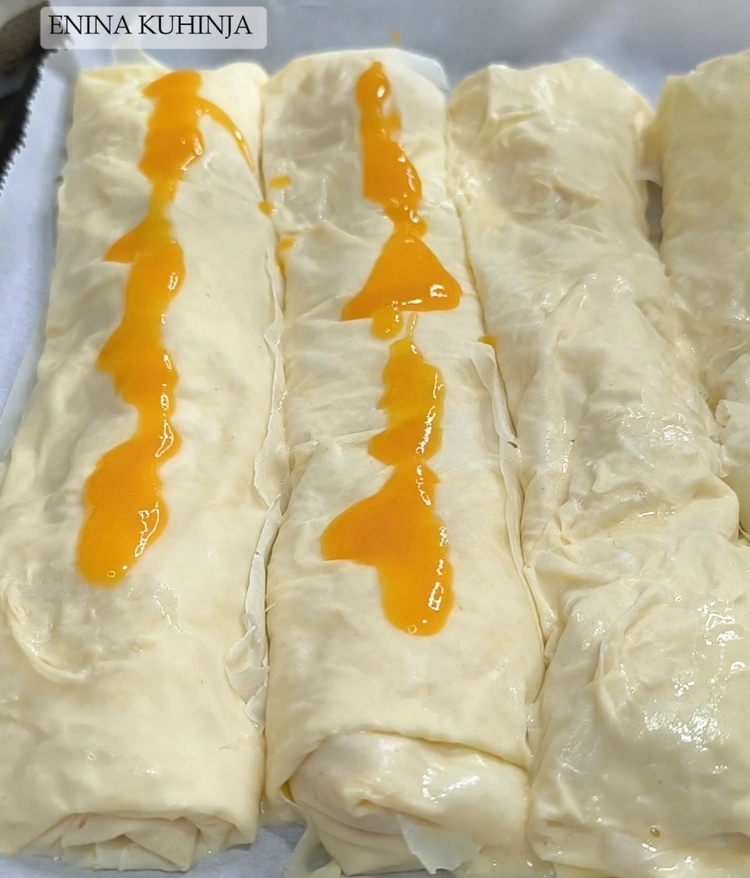 Enina Kuhinja - Pita sa kajsijama - Pečenje