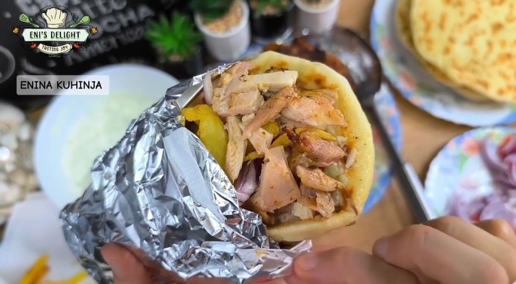 Enina Kuhinja - Domaći Giros recept - Serviranje