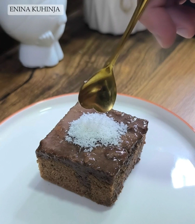 Enina Kuhinja - Zaliveni čokoladni kolač - Serviranje