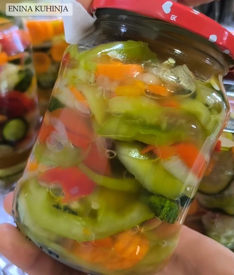 Enina Kuhinja - Šarena salata - Čuvanje i posluživanje